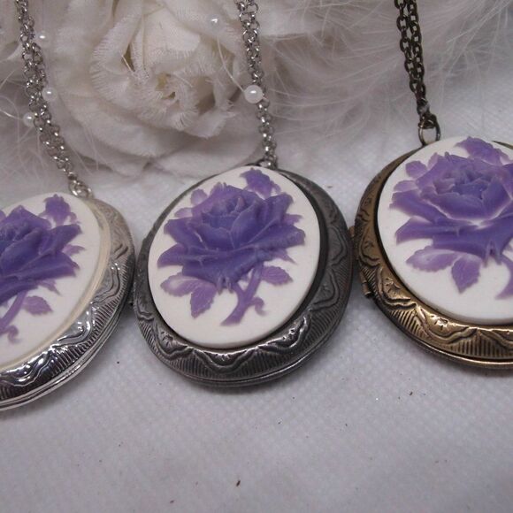Locket Lavender & White Rose Cameo Locket Necklace - Picture 4 of 10